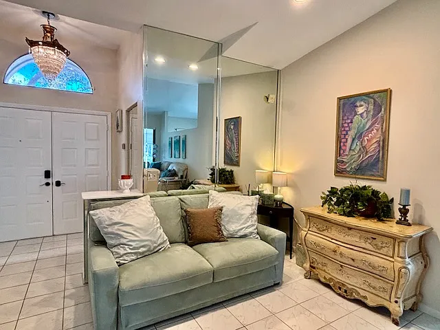 Extra sitting area w/sofa bed off of living room - 1 more extra bed!