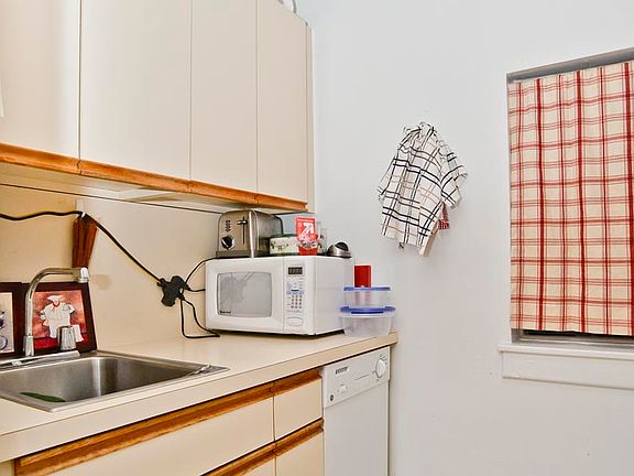 4th image of 345 E 33rd St APT 3C