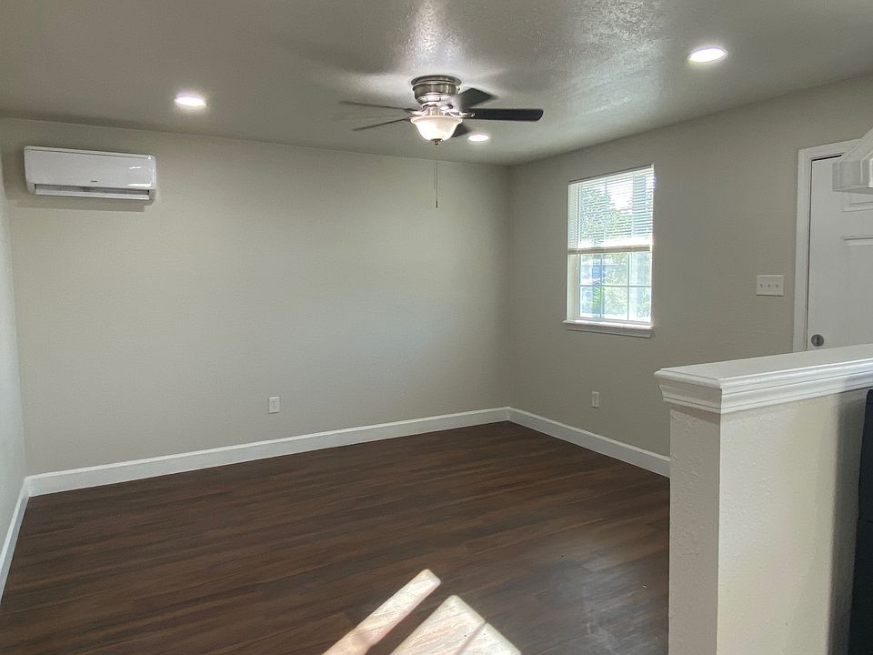 The living room has its own air conditioning unit (separate from the one in the bedroom)