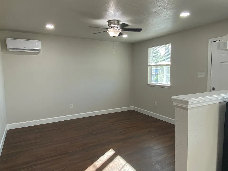 The living room has its own air conditioning unit (separate from the one in the bedroom)