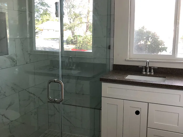 2519 Larchmont Ave — Photo 4