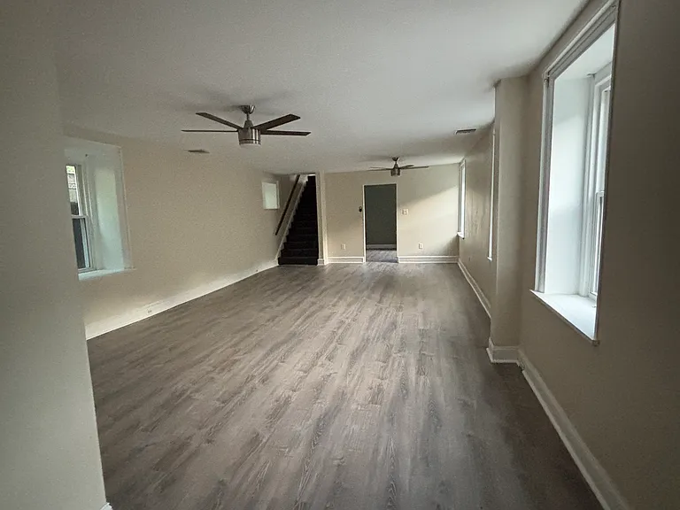 Living room/ dining area