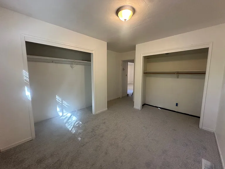 235 Meadow Dr — Photo 6