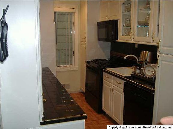 4th image of 1547 E 38th St