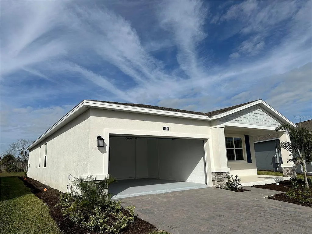4 bed, 3.0 bath, 2109 sqft, $2,950 — Photo 2