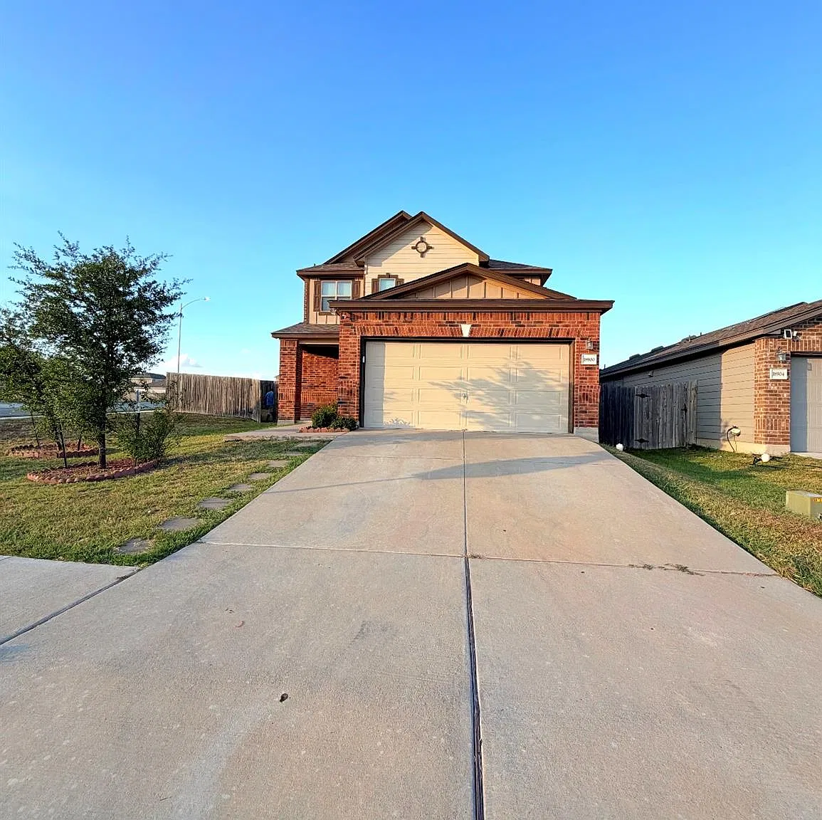 5 bed, 3.5 bath, 2491 sqft, $2,600 — Photo 1