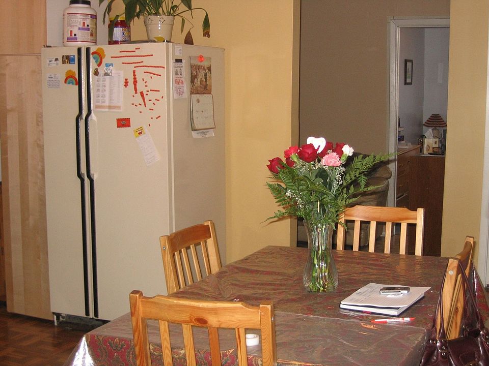 2nd image of 200 Bay 22nd St APT B3