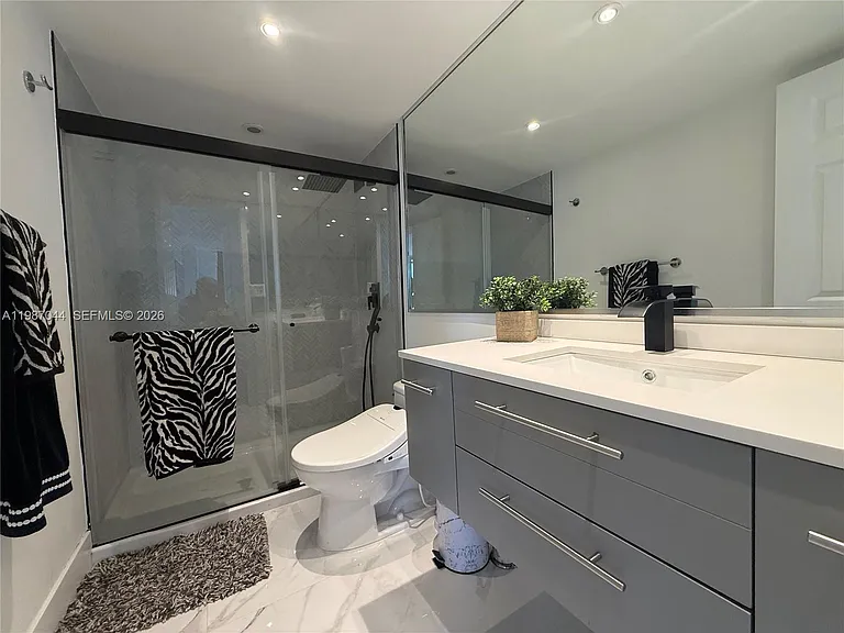 5555 Collins Ave #8R — Photo 24
