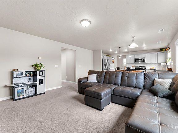 4th image of 17836 Sunset Ridge Ave