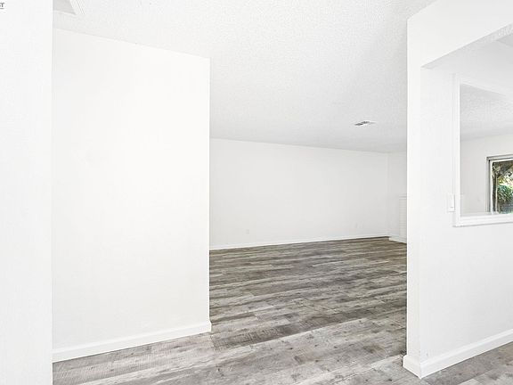3rd image of 1247 Johnson Ct