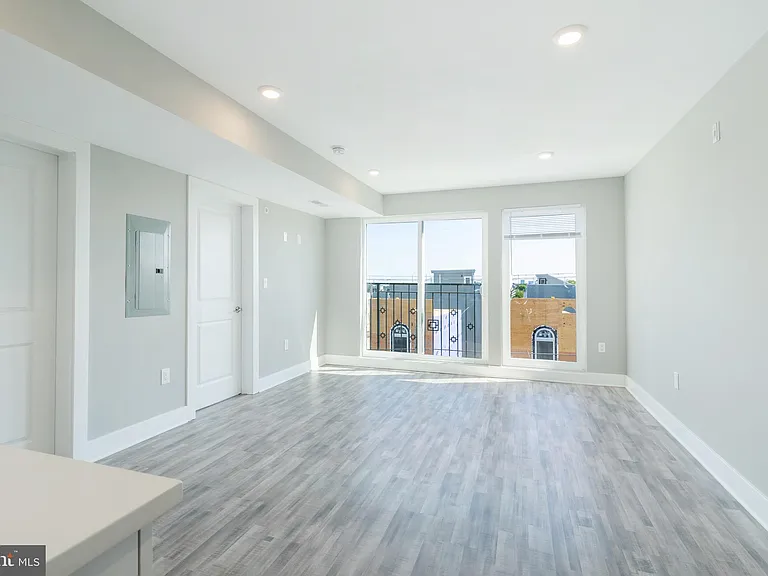 2500 N Mascher St #14 — Photo 10