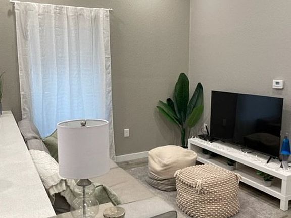 4th image of 513 SW 12th St #2B-2Ba-892Sqft
