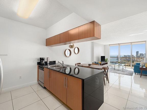 4th image of 1750 N Bayshore Dr APT 5010