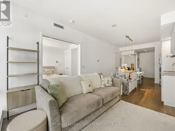 1 Bloor St E #3308, Toronto, ON M4W 0A8
