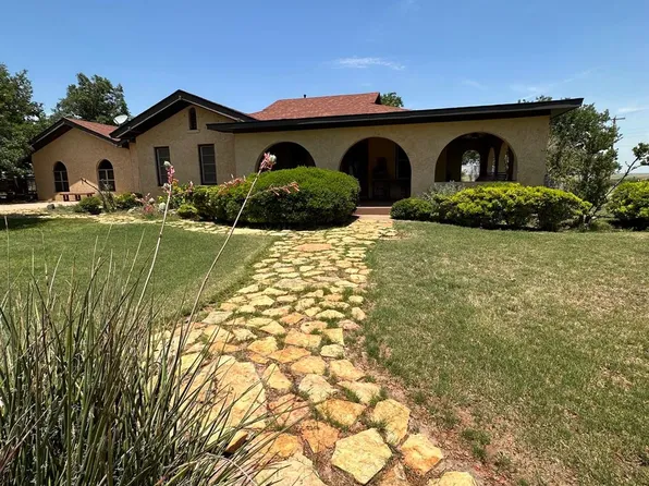 316 Jago St, Quitaque, TX 79255