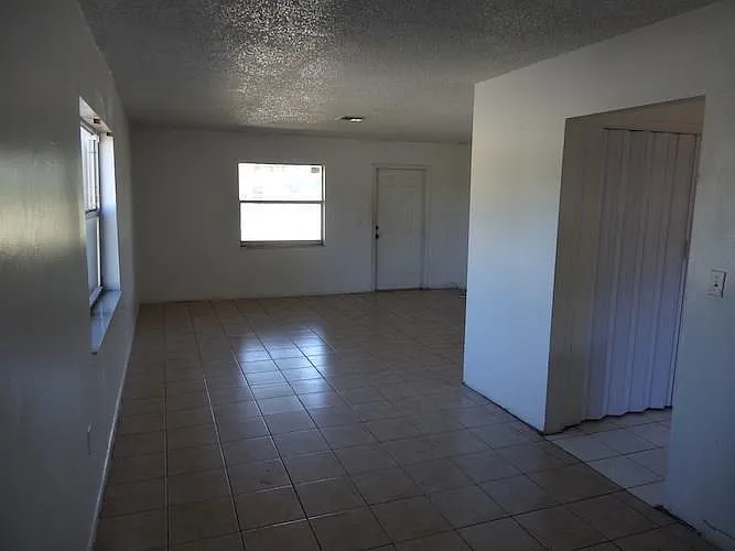 2400 NW 21st St #3 — Photo 15