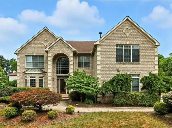 31000 Logan Ct, Westlake, OH 44145