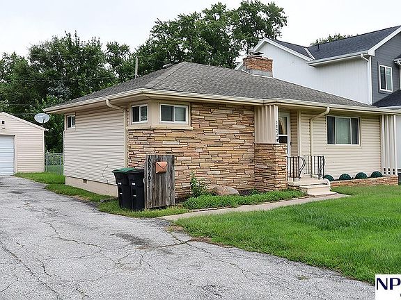 3rd image of 6826 Pacific St