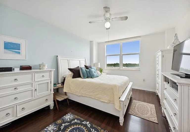 100 NE 6th St #506 — Photo 9