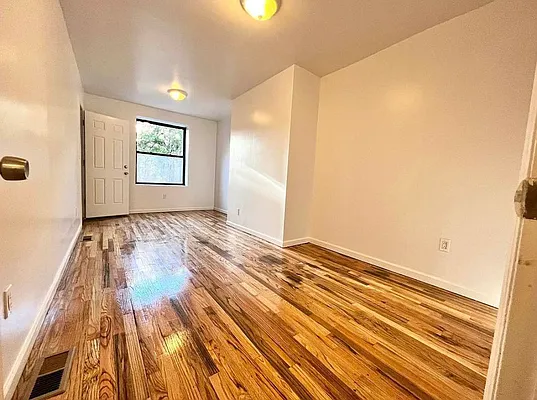 Rented by EastMount Realty LLC | media 5