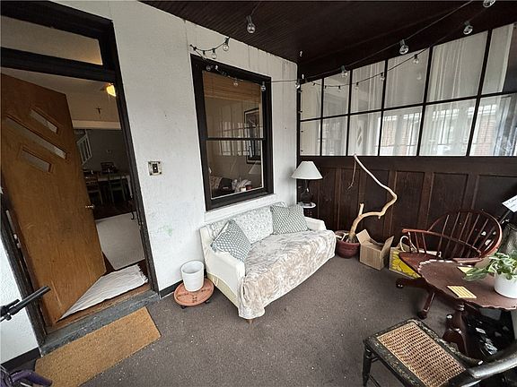 4th image of 1110-1112 Maplewood Ave
