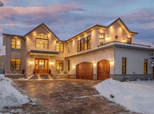 2945 E Toronto Cres NW, Calgary, AB T2N 3W4