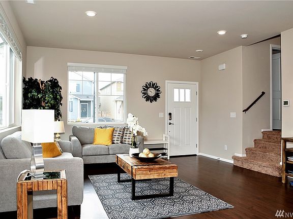 4th image of 3451 Hera St NE