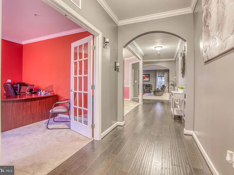 728 Falcon Ln — Photo 2