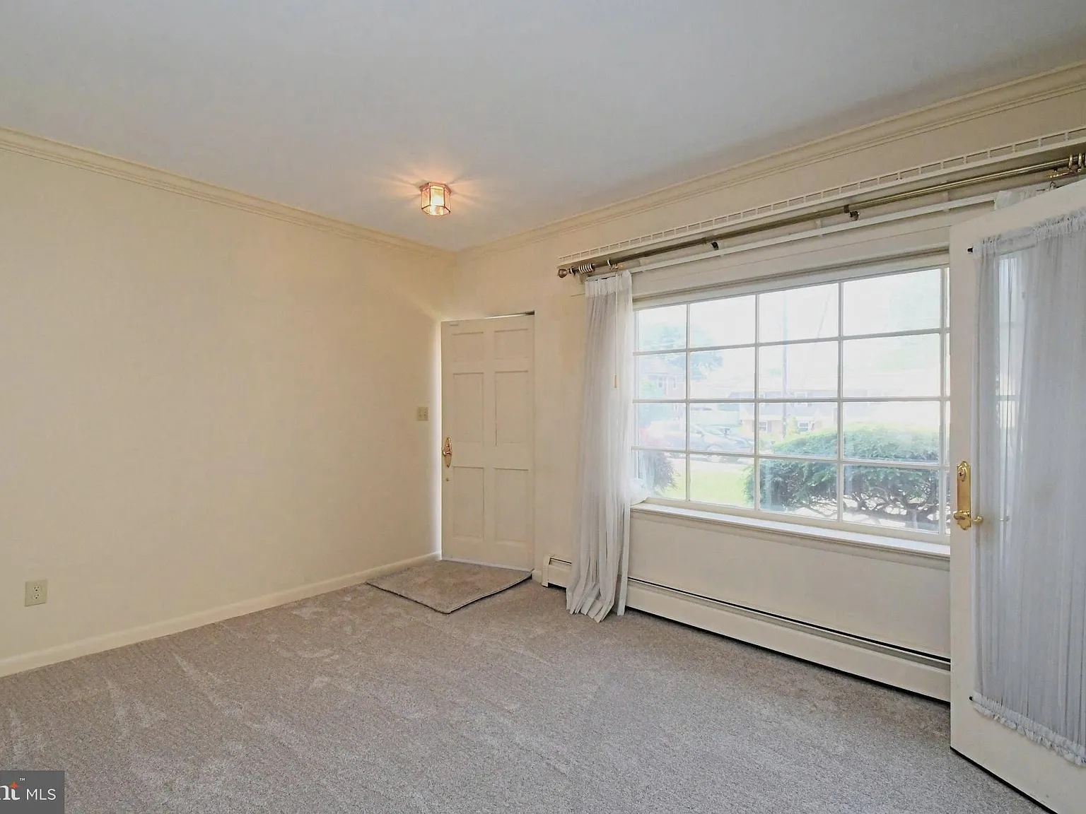 2 bed, 2.0 bath, 1900 sqft, $2,100 — Photo 3