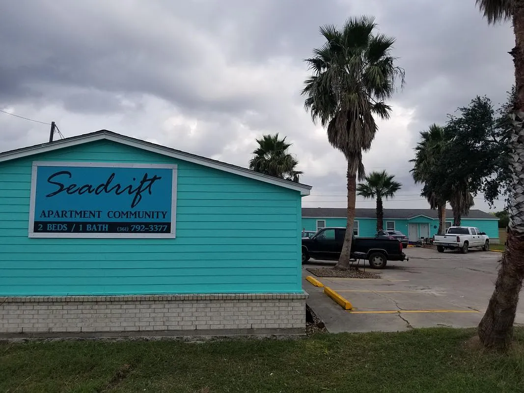 2 bed, 1.0 bath, 672 sqft, $799 — Photo 1