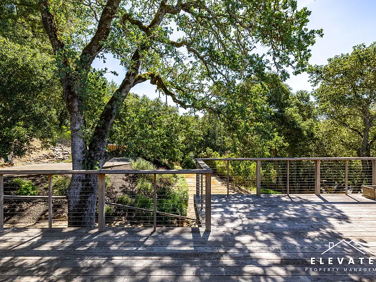 9400 Chalk Hill Rd — Photo 40