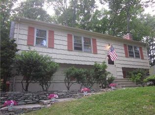 11 Hillwood Dr, Niantic, CT 06357