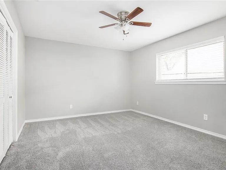 2808 Golfing Green Dr — Photo 16