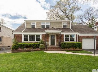 196 E Chester St, Valley Stream, NY 11580