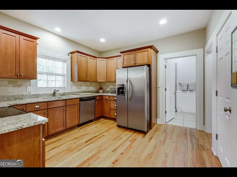 90 Hart Ave — Photo 15