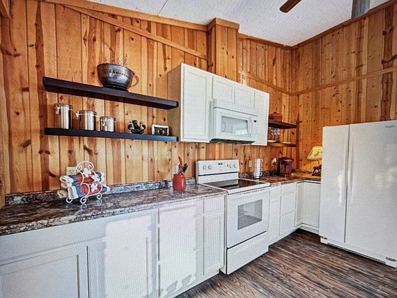 3rd image of 3905 Kastania Rd #B