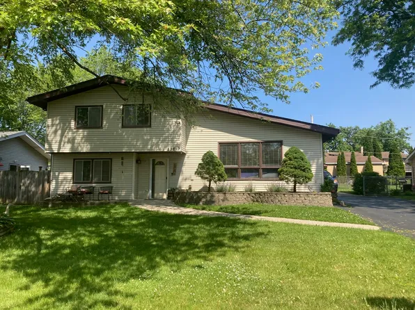 111 Magnolia Ln, Lindenhurst, IL 60046