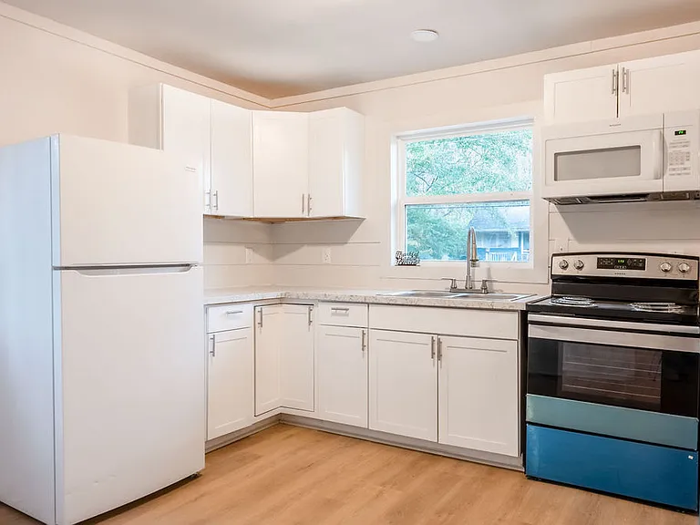 80 Menefee St — Photo 11