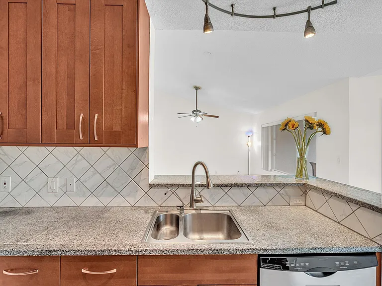 815 W Boynton Beach Blvd #16-205 — Photo 23
