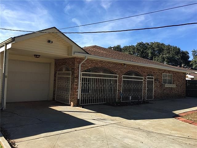 1st image of 4836 Camelot Dr