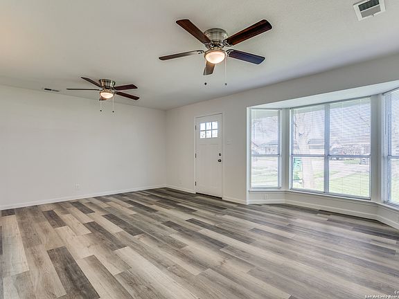 4th image of 358 W Palfrey St