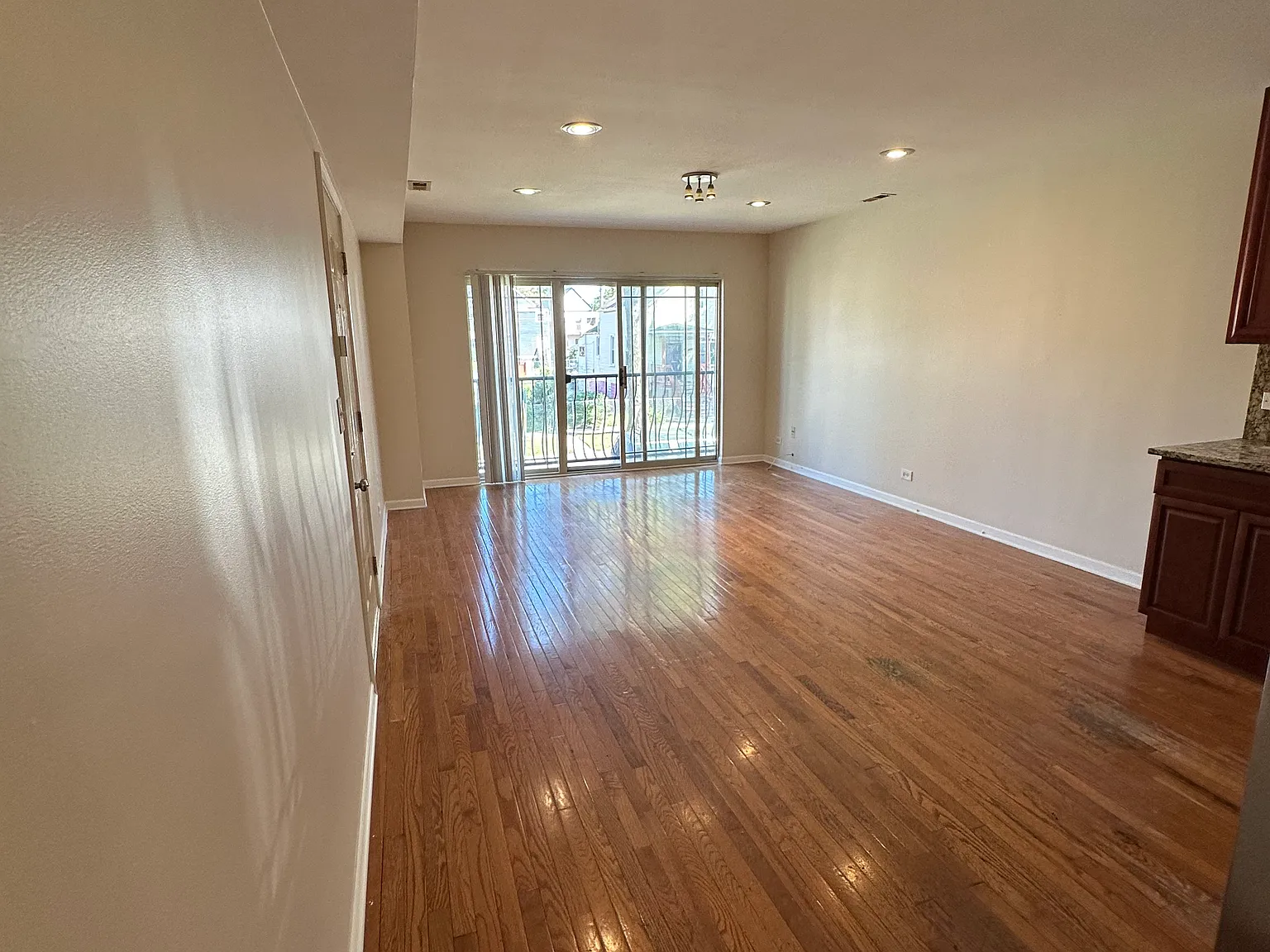 3 bed, 1700 sqft, $2,000 — Photo 4
