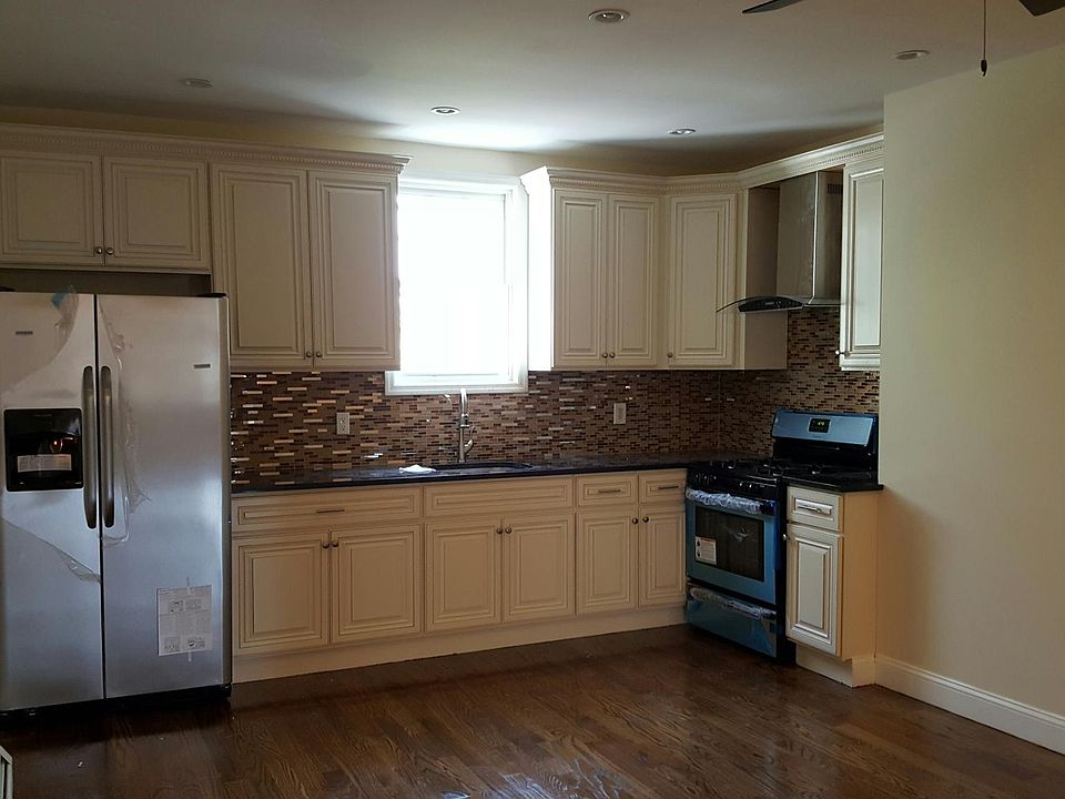 2nd image of 101 Shepherd Ave #2