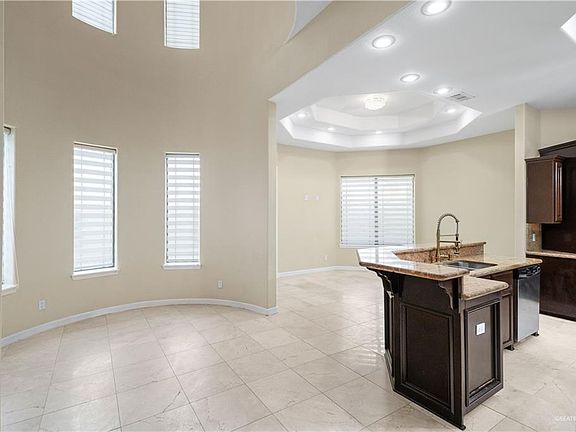 5th image of 2806 Woods Dr S