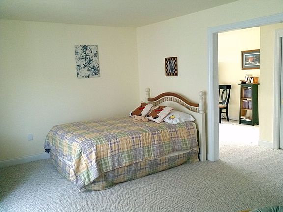 3rd floor suite bedroom B