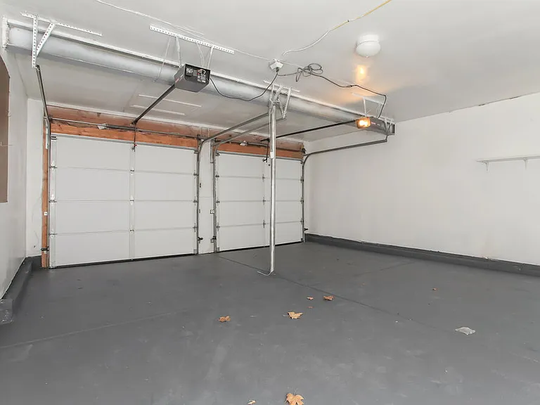 313 Effington Ln — Photo 15