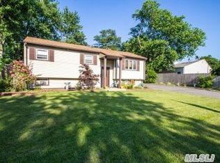 2803 Gull Ave, Medford, NY 11763