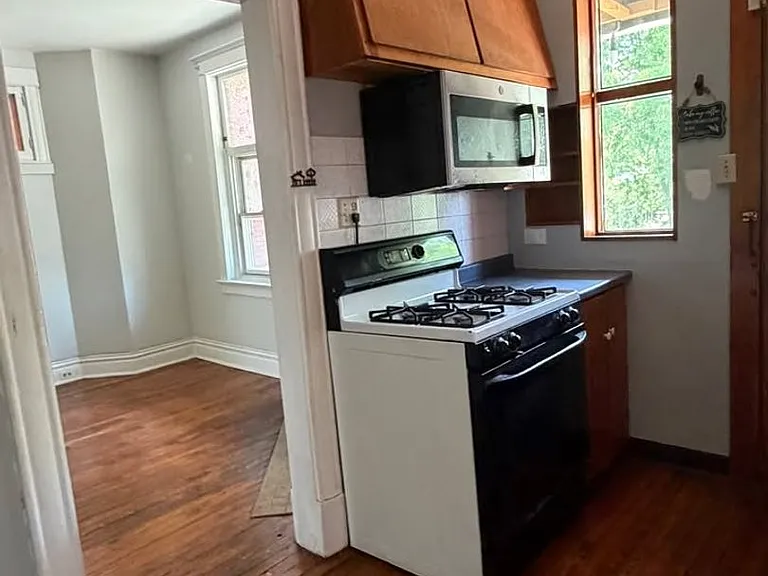 82 Estella Ave — Photo 8