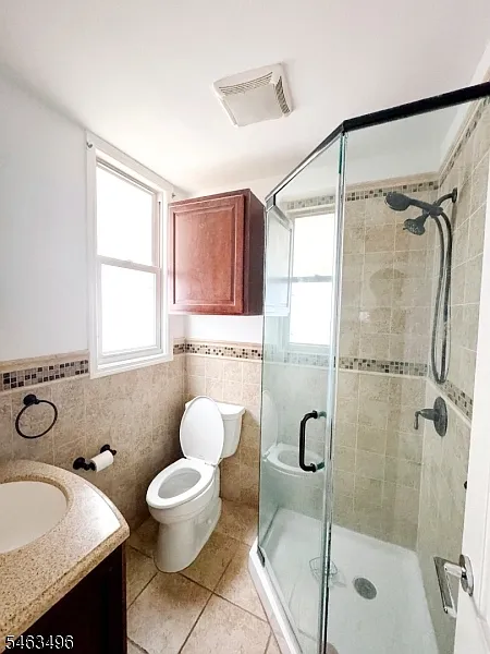 3 bed, 1.0 bath, 1900 sqft, $3,300 — Photo 2