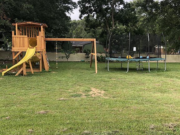 5th image of 8261 Meadow Ln N
